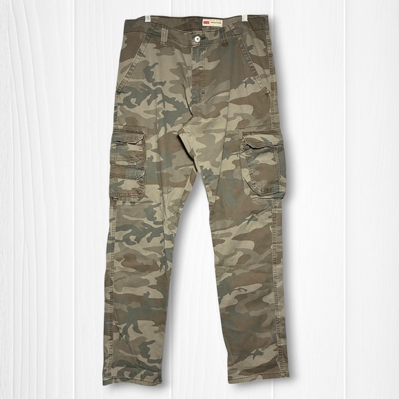 Wrangler Other - Wrangler Camo Regular Taper Cargo Pants Mens 36x32 Green Camouflage